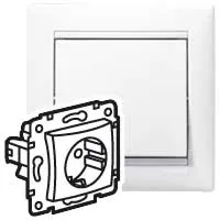 Розетка 1-местная с заземлением без защитных шторок 16А белый VALENA DIY