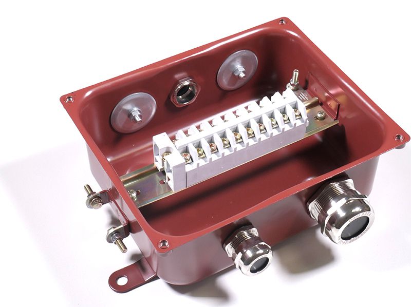 КЗНС-08 с пластмассовыми сальниками (3шт. сальника MG) ЗЭТА коробка клеммная