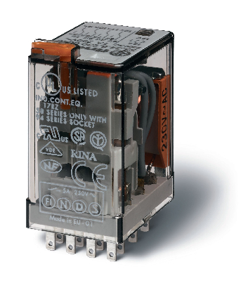 Реле электромеханическое универсальное миниатюрное, монтаж в розетку, 4CO 7A, контакты AgNi, катушка 230В АC, степень защиты RTI, опции: кнопка тест + мех.индикатор
